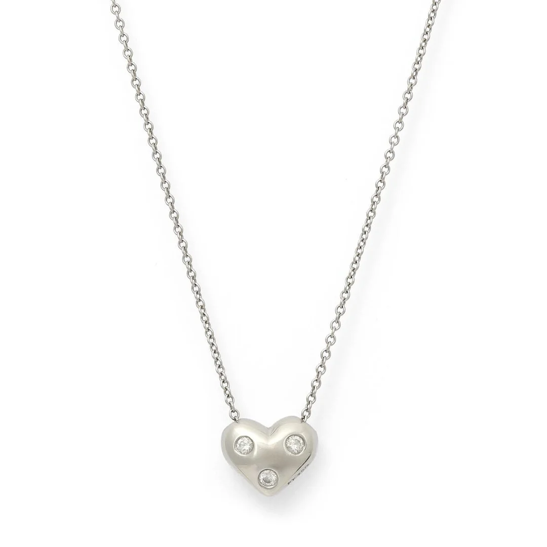 A “Etoile Heart” necklace with a heart-shaped diamond pendant set with three brilliant-cut diamonds weighing a total of app. 0.06 ct., mounted in platinum. Weight app. 4.5 g. L. 40 cm. — Jewellery/Necklaces & pendants — Bruun Rasmussen