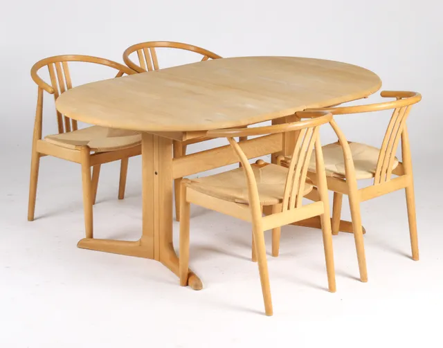 Skovby dining table with integrated extension and matching chairs (5)