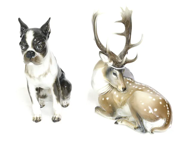2 Figuriner Rosenthal; Bulldog höjd 17cm, Hjort höjd 17cm