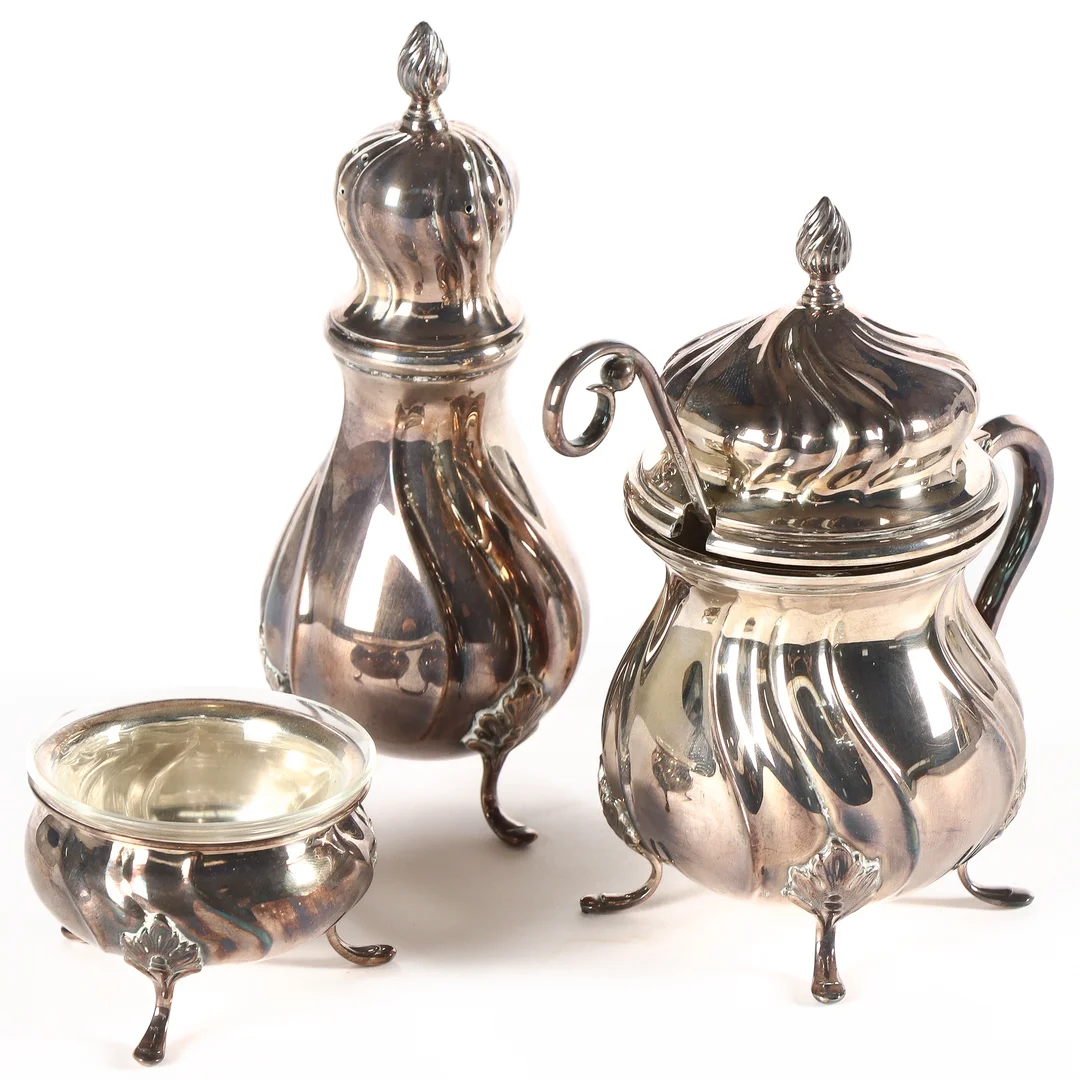 COHR. Silver duster, mustard jar and salt shaker. (3) — Silver, bronze, copper and pewter/Hollowware — Lauritz