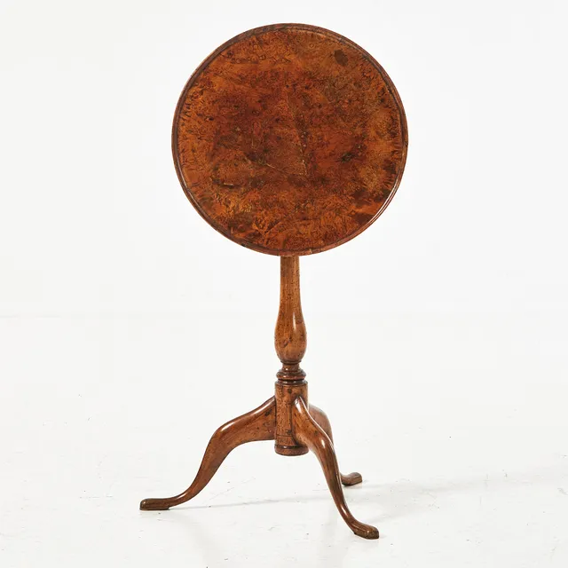 JACOB SJÖLIN. (mästare i Köping och Kungsör 1767-85), fällbord, 1700-talets slut, rotfanérad skiva, pelarfot, signerat och numrerat 1041.