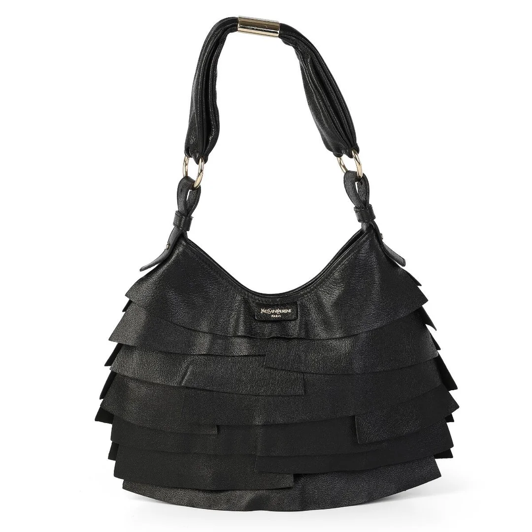 A “Saint Tropez” bag of black pleated leather with gold tone hardware, short handle, one compartment with an interior pocket and black suede lining. H. 19 x W. 30 x D. 2 cm. — Designer Handbags & Fashion/Designer Handbags — Bruun Rasmussen