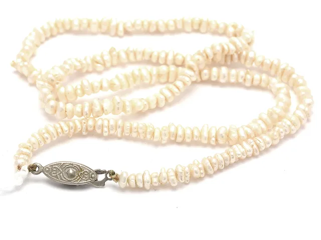 Pärlcollier med odlade pärlor, ca Ø5,5-6, 53,5cm, defekt lås i oädel metall