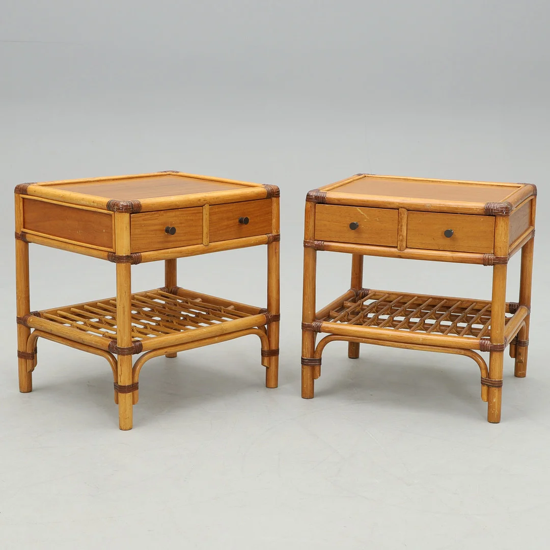 KENNETH BERGENBLAD. Sängbord, 1 par, "Manilla", Dux. — Other — Crafoord Auktioner Malmö