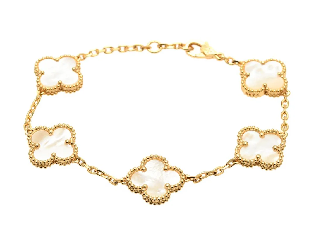VAN CLEEF & ARPELS, armband, Alhambra, 18K guld, pärlemor, ref. nr. VCARA41800, serie nr. JA648674, certifikat, längd 18-19 cm, vikt 8,1 g originaletui. — Smycken/Armband — Kaplans