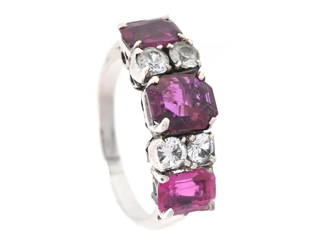 RING, silver, syntetisk rubin, rubiner, vita topaser, stl 15,75 mm, vikt 2,8 g. — Smycken/Ring — Kaplans