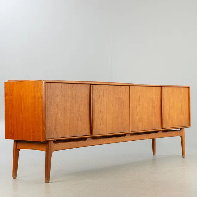 SVEND ÅGE MADSEN. K. Knudsen & Søn. Teak Sideboard, Dänemark 1960er Jahre.