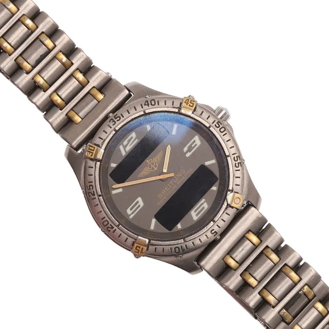 A GENTLEMAN'S TITANIUM WRISTWATCH BY BREITLING.