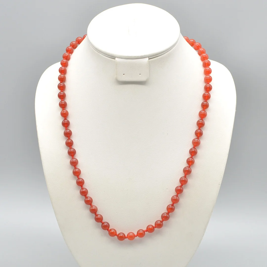 KARNEOL-PERLENCOLLIER, POLIERTE PERLEN, SILBERVERSCHLUSS AUS 835ER, UM 1950. — Necklace — Kunst- und Auktionshaus Kleinhenz