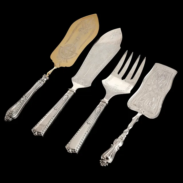 SERVERINGSBESTICK och TÅRTSPADAR, 4 delar, silver, Ryssland 18–1900-tal, nyrokoko och art nouveau.