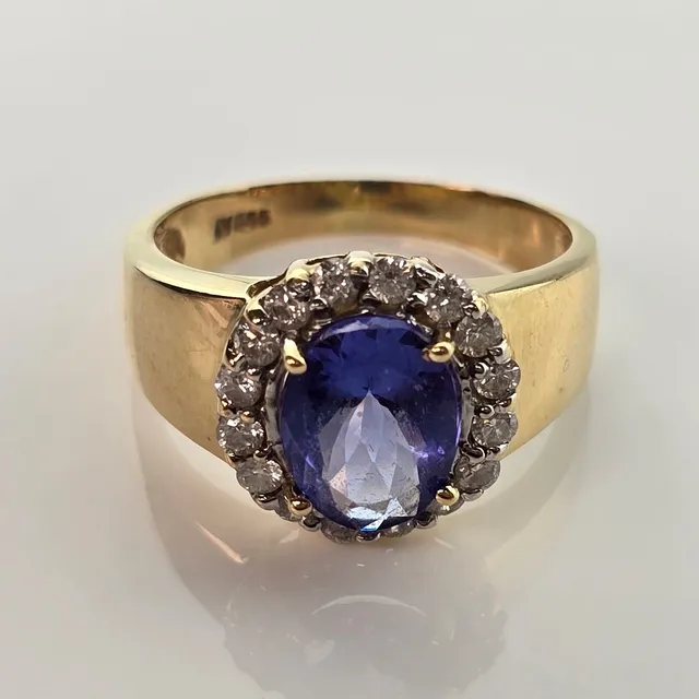 14K-TANSANITRING MIT DIAMANTEN.