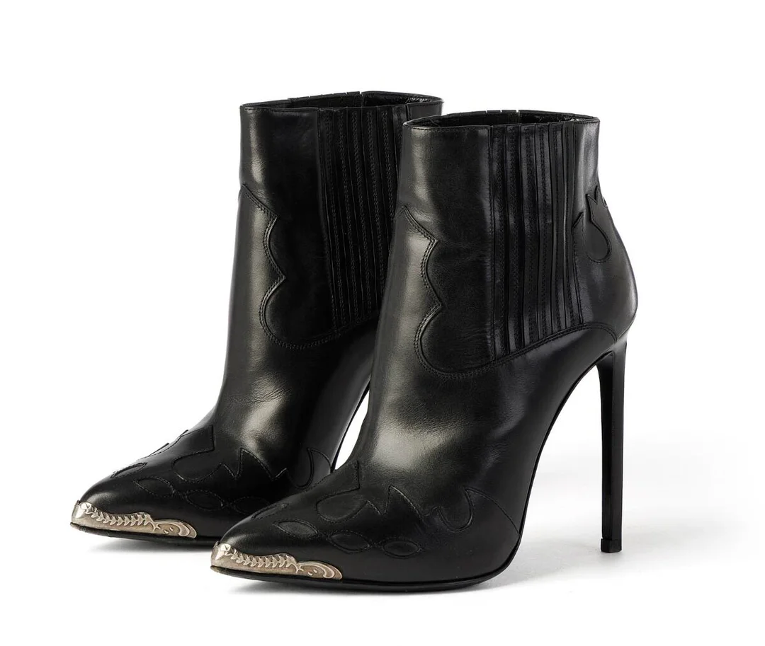 A pair of black boots of leather with partly embossed motif, pointed toes and thin heel. Heel height app. 12 cm. Size 38. (2) — Designer Handbags & Fashion/Footwear — Bruun Rasmussen