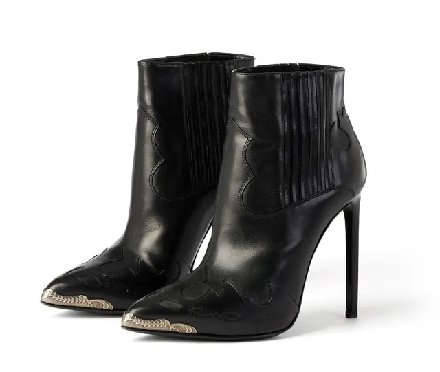 A pair of black boots of leather with partly embossed motif, pointed toes and thin heel. Heel height app. 12 cm. Size 38. (2)