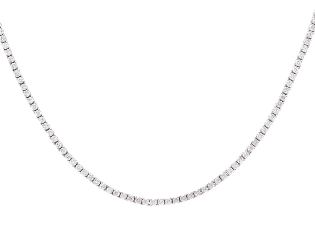 RIVIERECOLLIER, 18K vitguld, 101 briljantslipade diamanter ca 3,25 ctv, TW-W/VVS-VS, längd 43 cm, vikt 14,1 g. — Smycken/Collier — Kaplans