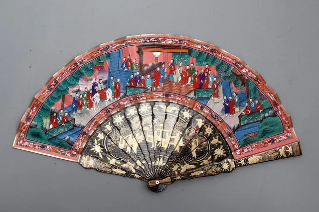 Chinese "thousand faces" fan, with lacquered and gilt sticks, circa 1860.