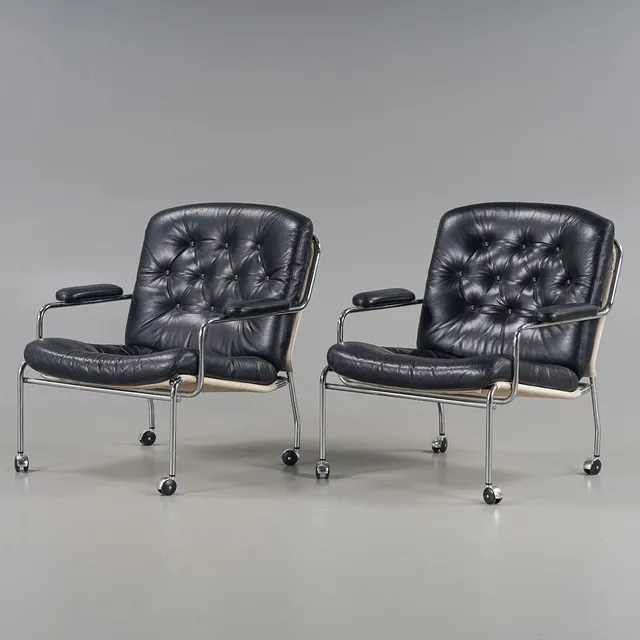 PETHRUS LINDLÖF. Fåtöljer 1 par "Åsa" Kromade stålrör, svart skinnklädsel. Lindlöfs Möbler, Lammhult, 1970-tal.