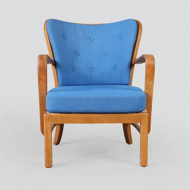 FRITZ HANSEN. Lænestol af massivt elmetræ, model 1588, 1940'erne.