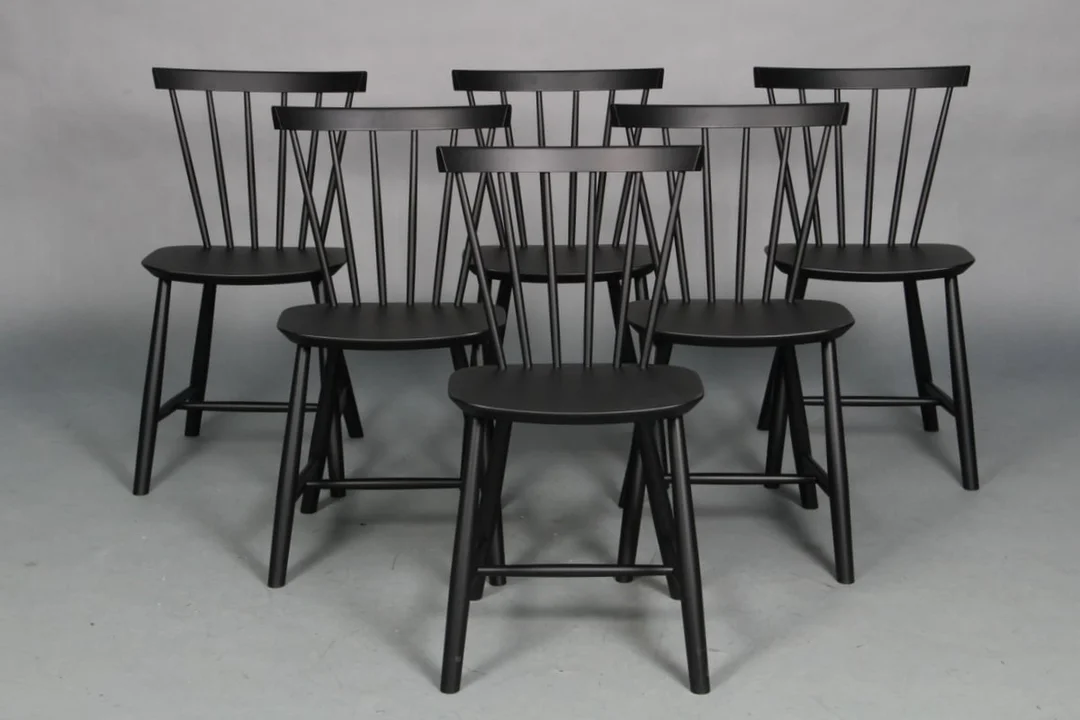 Poul M. Volther. Seks stole i bemalet bøg. (6) — Furniture/Chairs — Lauritz