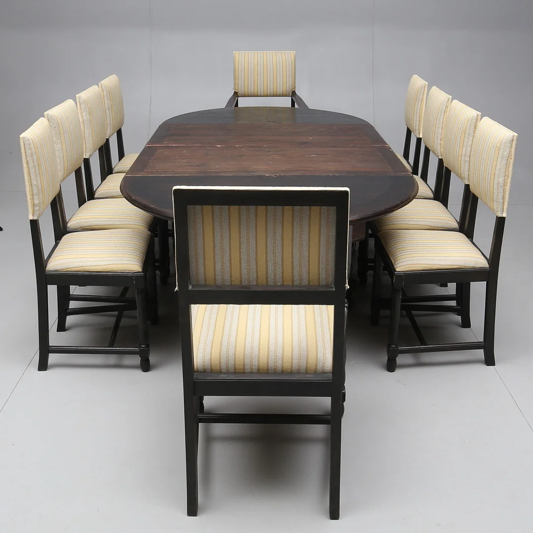 MATGRUPP, 11 delar, barockstil, 1900-talets första hälft. — Dining room furniture — Gomér & Andersson Norrköping