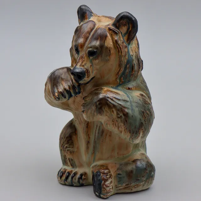 ARNE INGDAM. FIGURIN, GLASERAT STENGODS "BJÖRN", DANMARK, 1900-TAL.