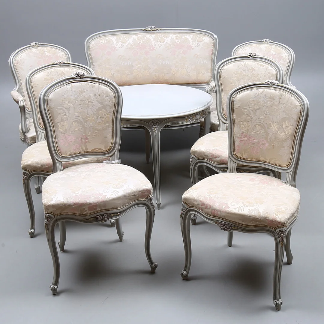 SALONGSGRUPP, snarlik, 8 delar, rokokostil, 1900-tal. — Sofas & Seatings — Auktionshuset Kolonn