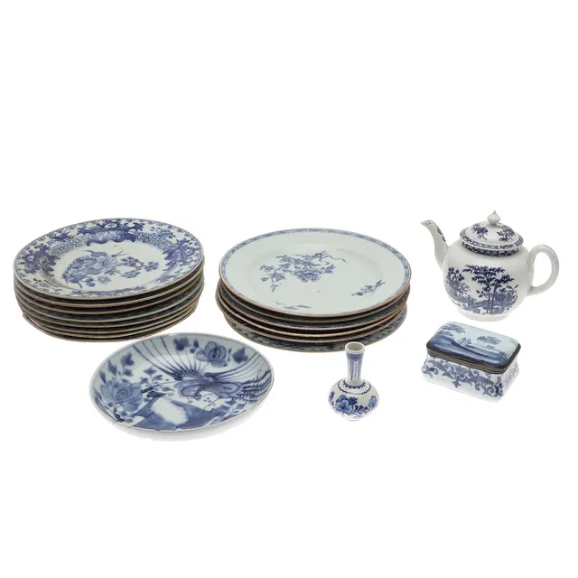 A QUANTITY OF 18TH CENTURY QIANG LONG EXPORT PORCELAIN PLATES AND OTHERS.