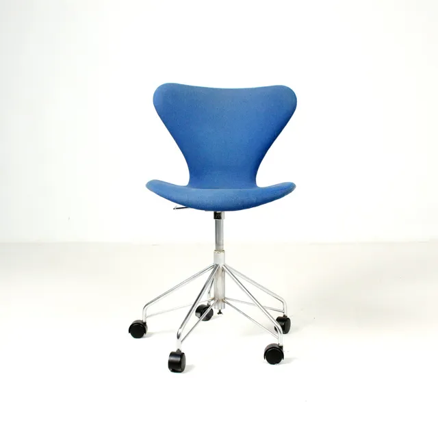 ARNE JACOBSEN. Bürostuhl „Serie 7“ Modell „3117“ für FRITZ HANSEN, Dänemark.