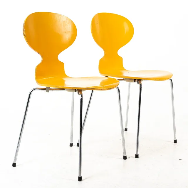 ARNE JACOBSEN. Stolar, ett par, "Myran", Fritz Hansen, Danmark.