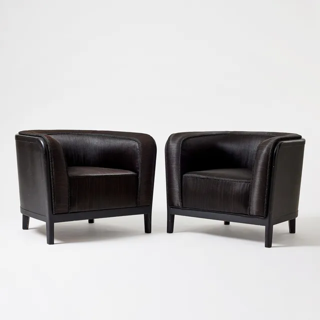 SVEN  MARKELIUS. armchairs, a pair, Nordiska Kompaniet for the Stockholm Exhibition 1930, black lacquered gabon-mahogany with original black horsehair upholstery.