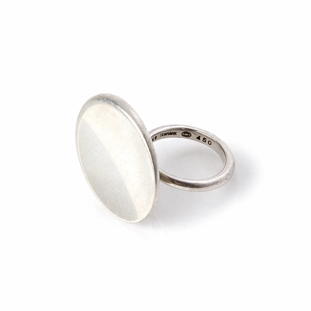JACQUELINE RABUN. Georg Jensen. Ring af sterlingsølv, dessin 450, str. 54. — Rings — Bidstrup Auktioner