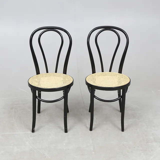 STOLAR, ett par. Thonetstil, 1900-tal.
