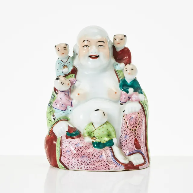 BUDAI, porslin, Kina, 1900-talets andra hälft, polykromt bemålad i emaljfärger.