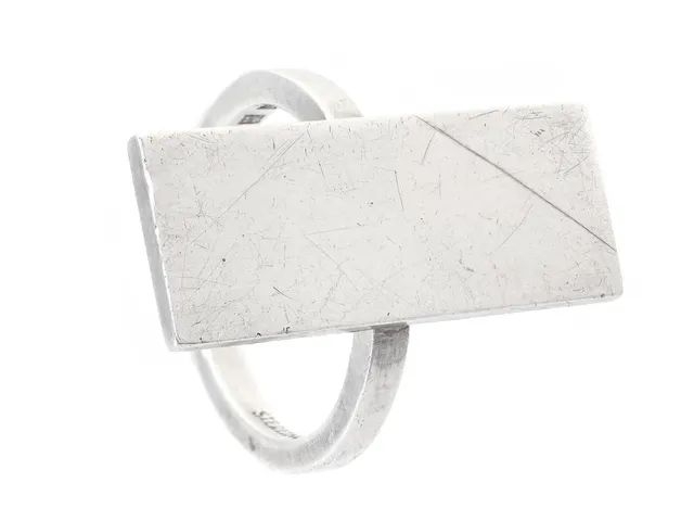 WIWEN NILSSON, ring, sterlingsilver, signerad, Lund 1963, stl 17 mm, vikt 6,5 g, repig. (d)