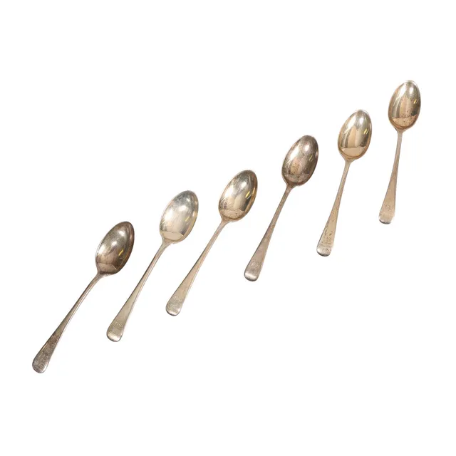 A SET OF SIX GEORGE VI SILVER TEASPOONS (6).