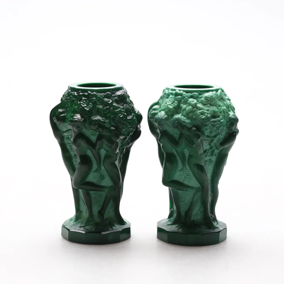 FRANTISEK PAZOUREK. vaser, 2 st, malakit glas, "Ingrid", Curt Schlevogt Gablonz, Bömen, Tjeckoslovakien, Art Deco, 1920/30-tal. — Art glass — Gomér & Andersson Nyköping