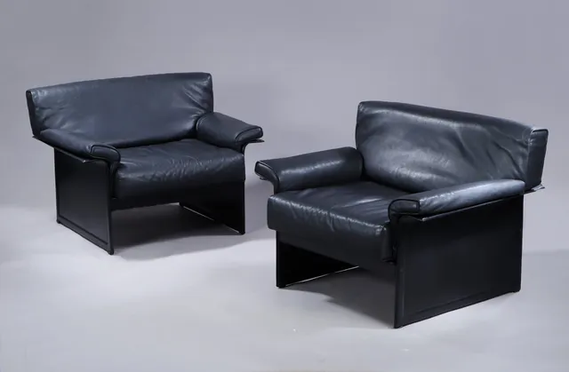 Tito Agnoli for Matteo Grassi. Two lounge chairs, model ‘Korium’ upholstered in black harness leather (2)