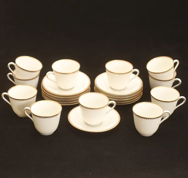 LOUISE ADELBORG. Kaffekoppar med fat, 11 stycken, porslin, Swedish grace, Rörstrand.