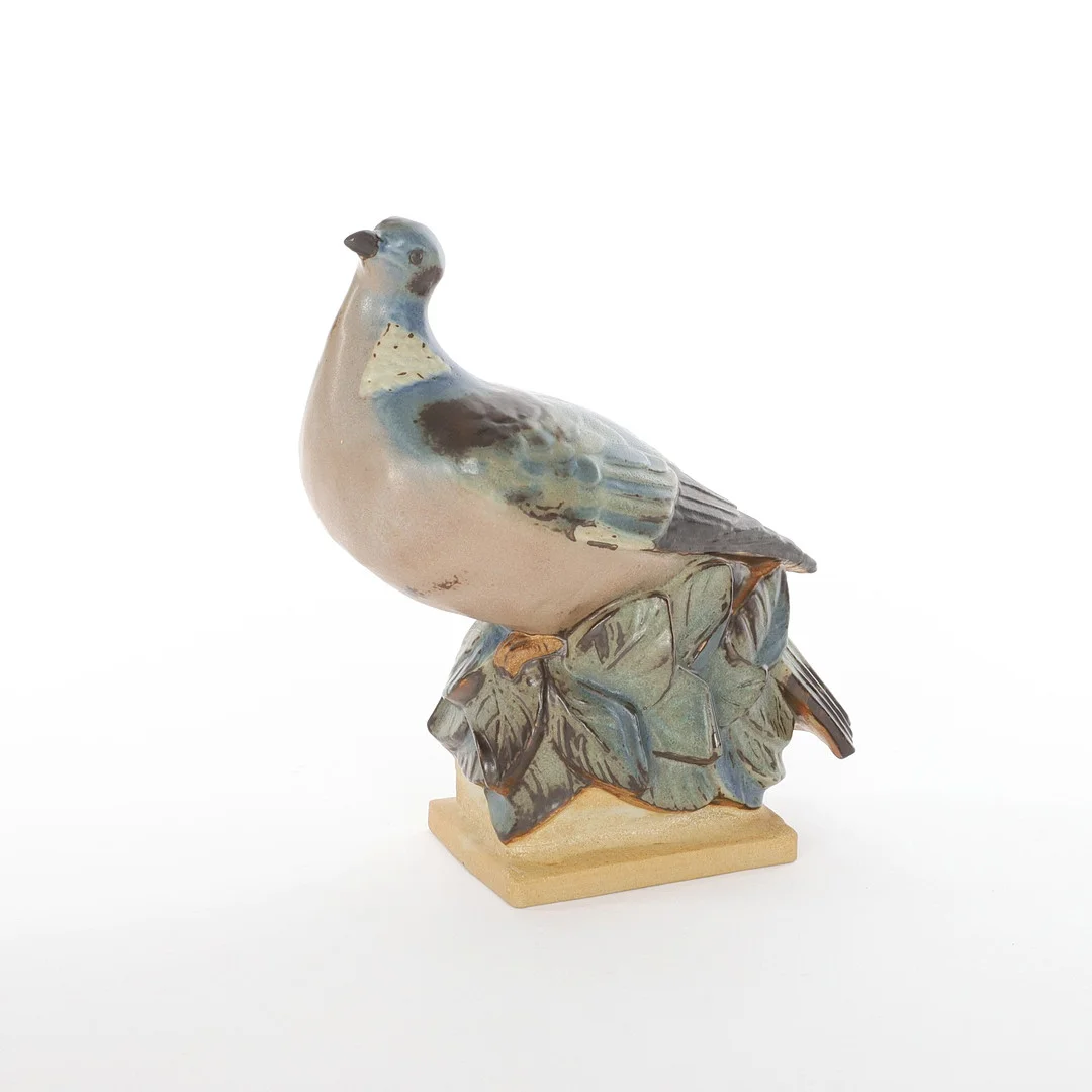 KARL OTTO JOHANSEN. Skulptur, "Skogsduva", glaserat stengods, No 7038, Bing & Grøndahl, Danmark, signerad, 1900-talets senare del. — European — Auktionsverket Engelholm