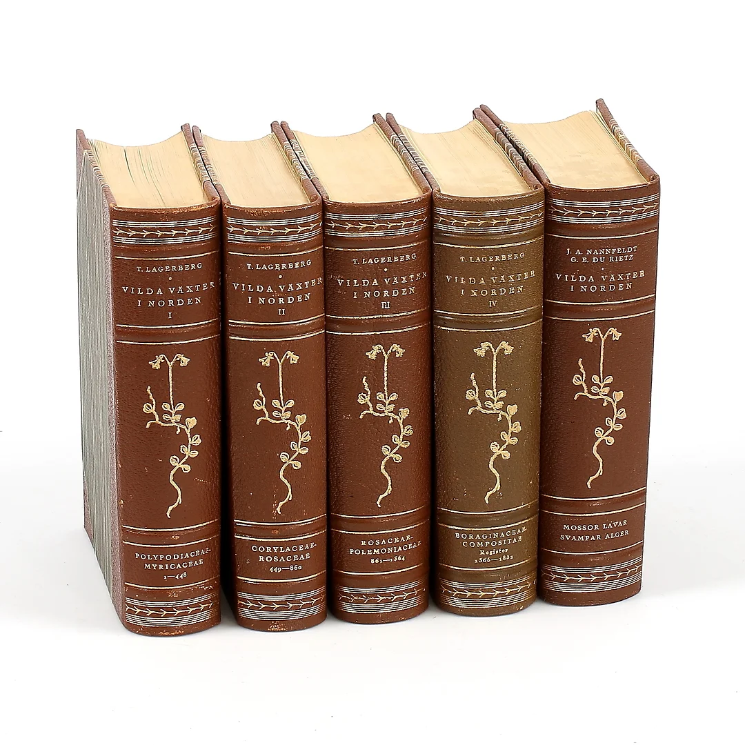 VILDA VÄXER I NORDEN, 5 band, Lagerberg, Nannfeldt, Rietz, 1945 - 49. — Books, Maps & Manuscripts — Stadsauktion Sundsvall