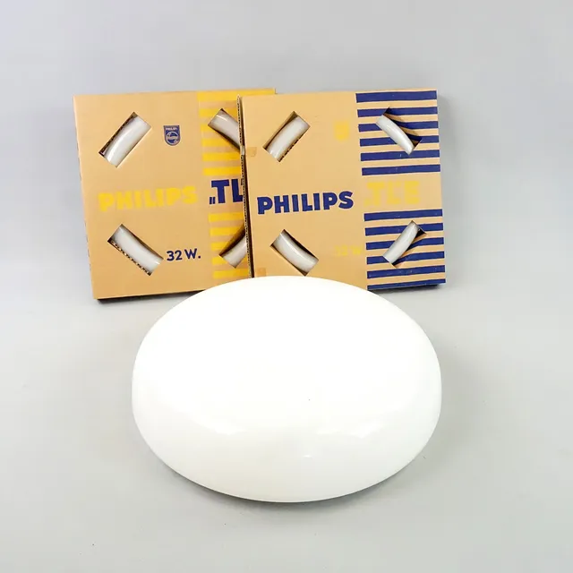 TAKLAMPA/PLAFOND, ny i kartong, Asea-Elektroskandia, samt 2 st belysningsarmatur, Philips.