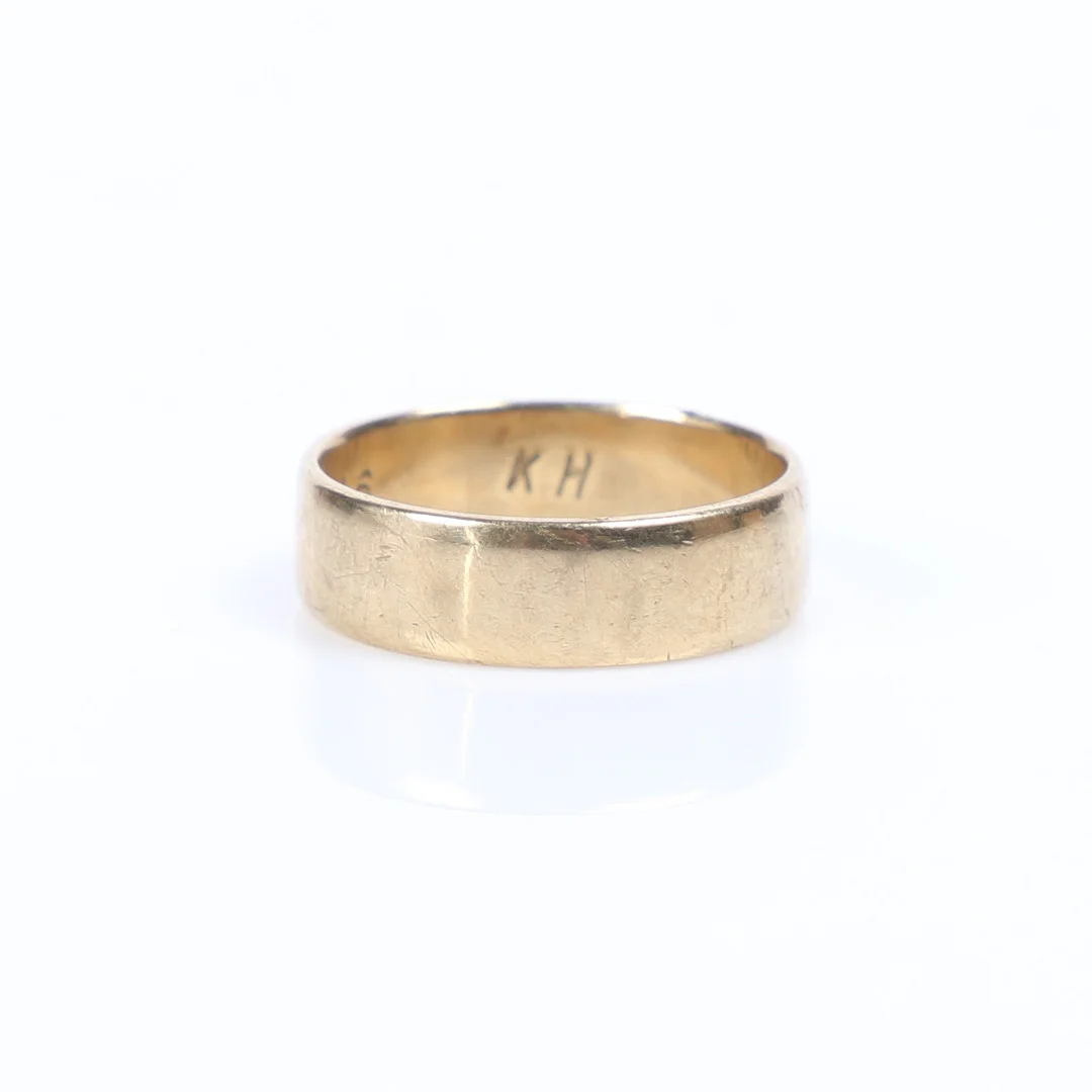 9CT YELLOW GOLD WEDDING BAND. — Rings — Bishop & Miller