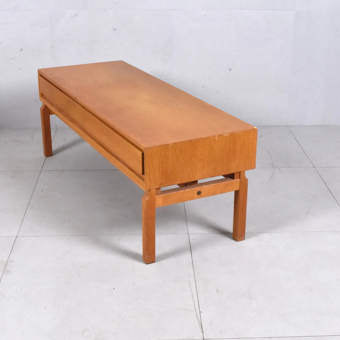 MARIAN GRABINSKI. Hallbyrå/tv-bänk, ur serien "MTP", ek/ekfaner, designår 1962, IKEA. — Chests of drawers — Halmstads Auktionskammare