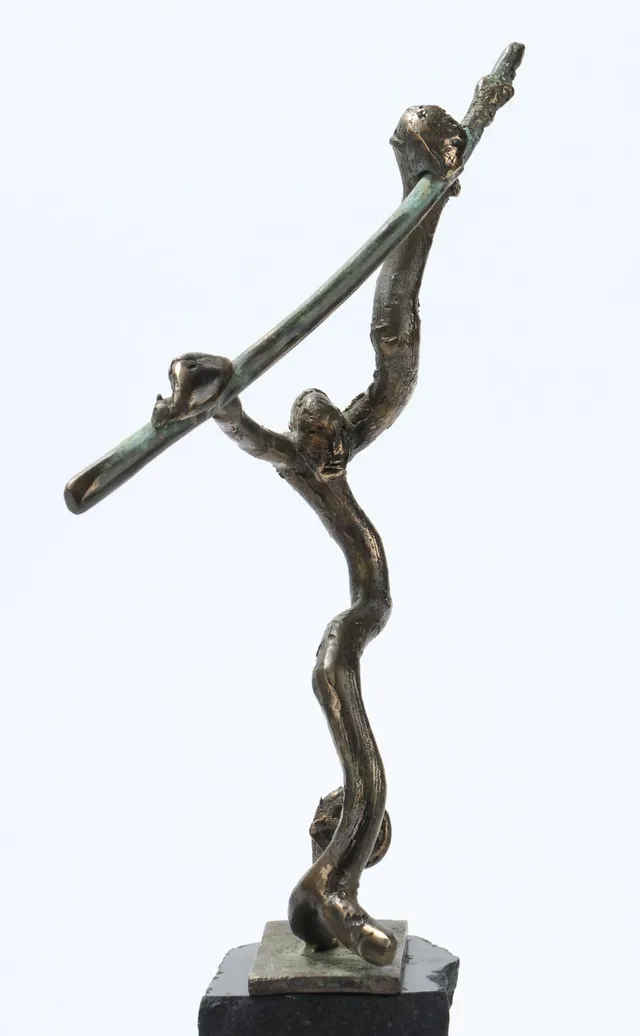Anna Marie Junker. Bronzeskulptur på for af granit, H. 41 cm