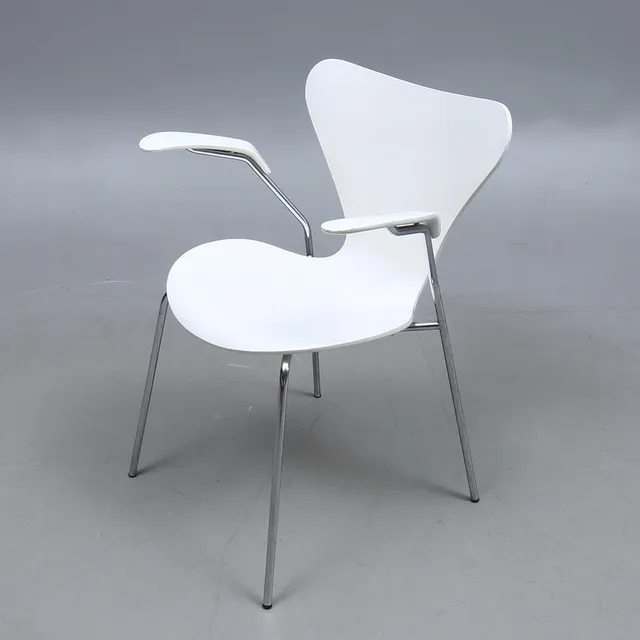 ARNE JACOBSEN. Karmstol, ''Sjuan'', för Fritz Hansen, Danmark, 1976.
