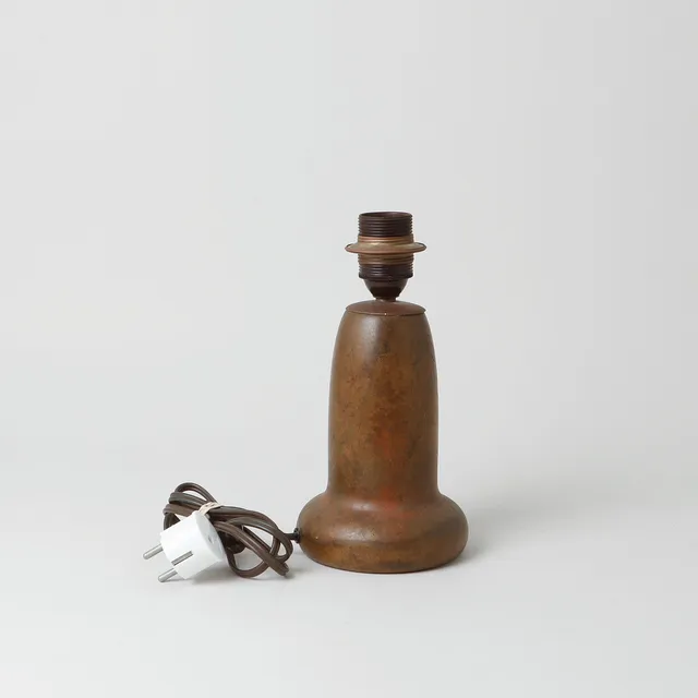 HUGO ELMQVIST. Bordslampa, Brons, signerad, tidigt 1900-tal.