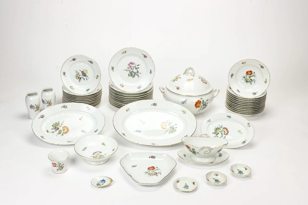 Bing & Grondahl. 'Saxon flower' porcelain service (48) — Glass, porcelain and ceramics/Dinnerware, tea sets, coffee sets — Lauritz