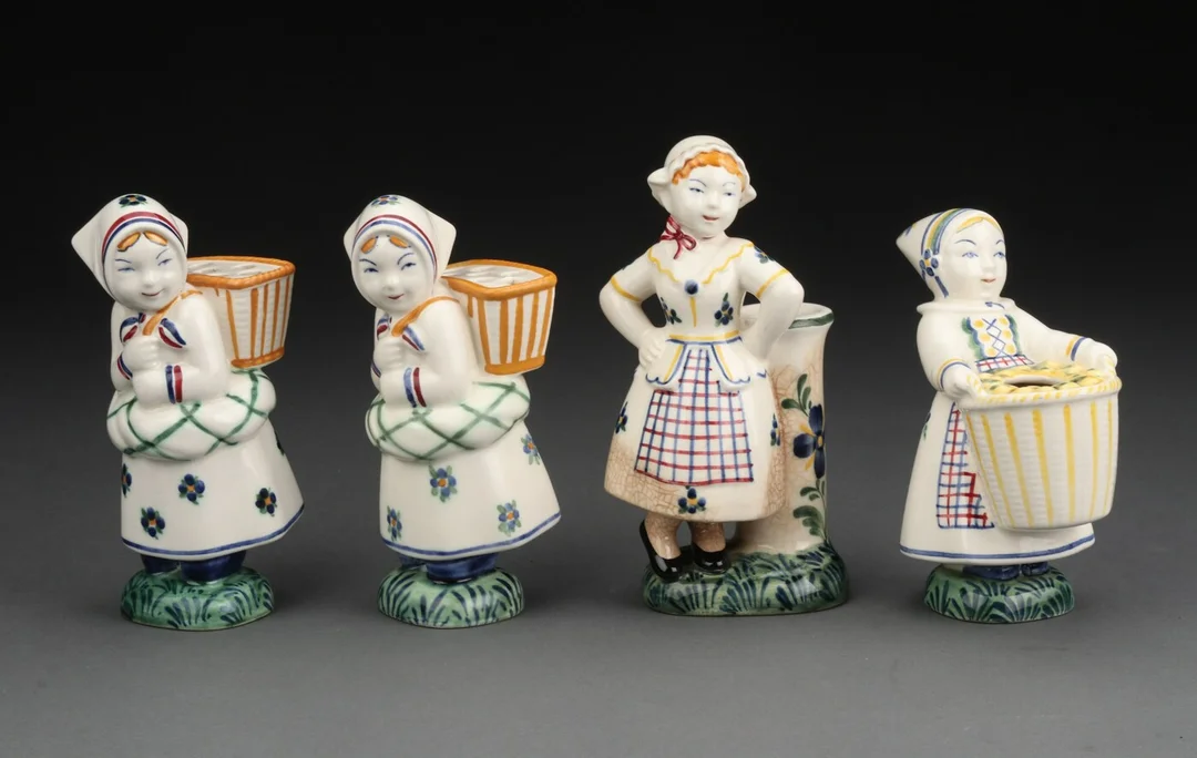 Herluf Jensenius for Aluminia. Fire børnehjælpsfigurer (4) — Glass, porcelain and ceramics/Figures — Lauritz