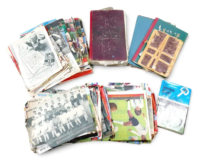A COLLECTION OF LATE 20TH CENTURY FOOTBALL EPHEMERA.
