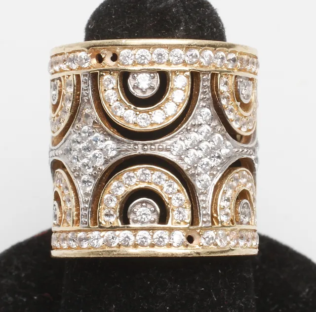 RING MED STENAR, 14k guld, vikt ca 9,3 gr.