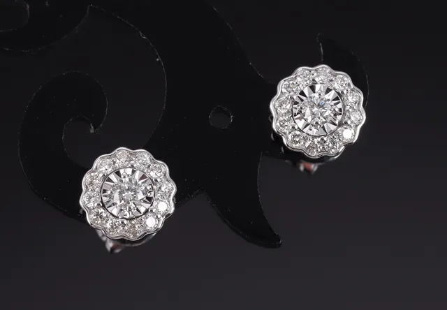 Diamant-rosetørestikker af 18 kt. hvidguld, i alt ca. 0.28 ct. (2)